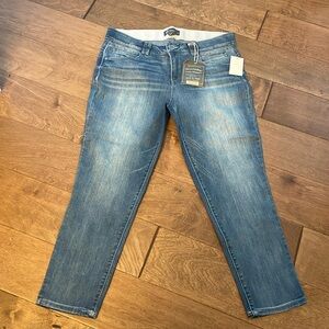 Democracy Ankle Skimmer jeans. NWT 16W